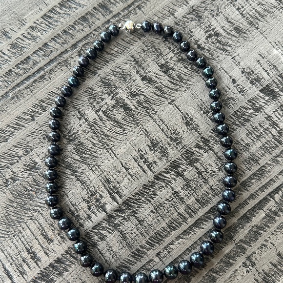 NEW DOG HOUSE FRESHWATER PEARLS - Picture 1 of 5